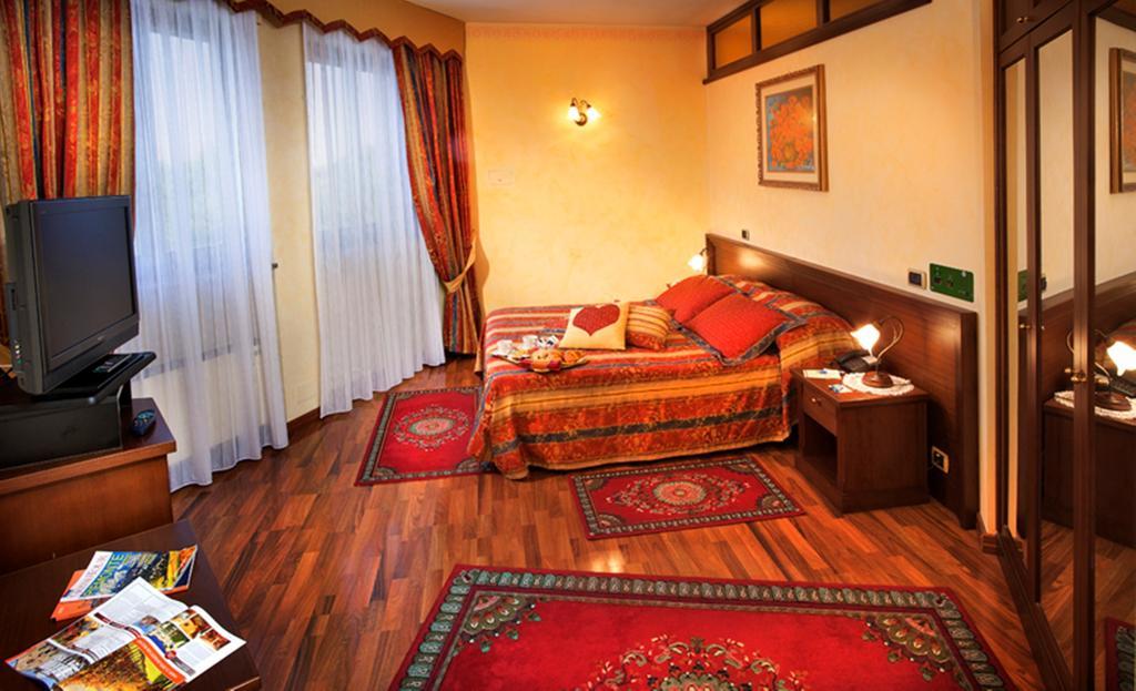 Hotel La Ruota Pianfei Szoba fotó